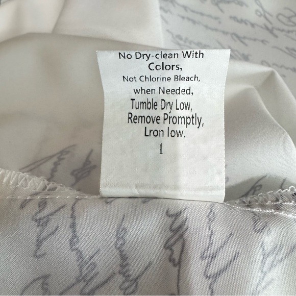 Women’s White Collared Pullover Love Note Print Long Sleeve Tunic - Picture 6 of 6